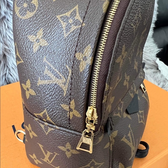 Louis Vuitton - Picture 10 of 10